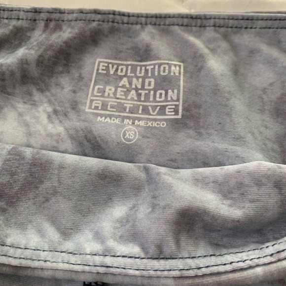 YOGA/WORKOUT  PANTS - IN EXCELLENT CONDITION- FLATTERING DESIGN- size S/XS - Picture 4 of 5